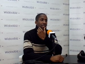 Dominique Yevo (Illusion et Prestige) au micro de Joël Saingré